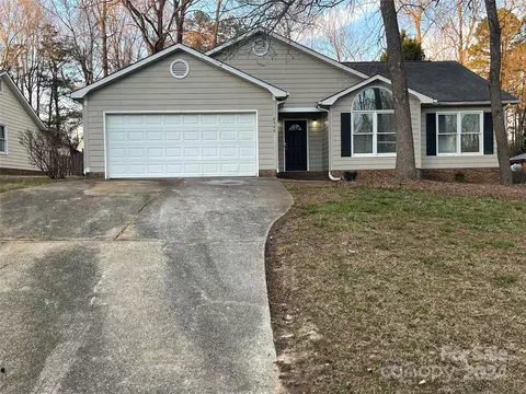 8540 Brookstead Dr, Charlotte, NC 28215