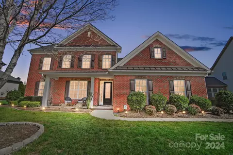 907 Oleander Ln, Waxhaw, NC 28173