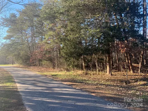 3016 44th Avenue Ne Ln NE, Hickory, NC 28601