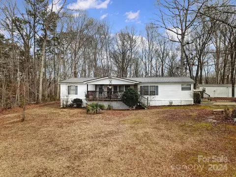 Exterior - 1950 Knight Rd, Lancaster, SC 29720 photo 3 of 6