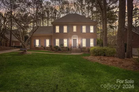 4310 Mountain Cove Dr, Charlotte, NC 28216