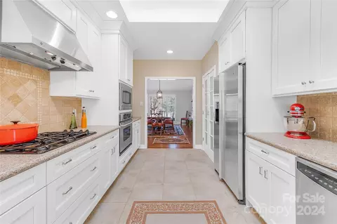 Kitchen - 19 Commodore Point Rd, Lake Wylie, SC 29710 photo 2 of 4
