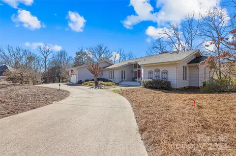 Exterior - 19 Commodore Point Rd, Lake Wylie, SC 29710 photo 2 of 14