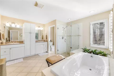 Bath - 19 Commodore Point Rd, Lake Wylie, SC 29710 photo 3 of 6