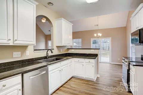 1002 Oakstone Dr, Monroe, NC 28110 photo 5