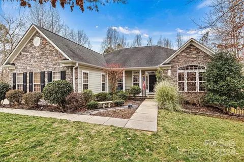 1310 Valhalla Dr, Denver, NC 28037