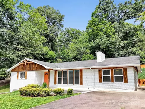 189 Rolling Green Dr, Waynesville, NC 28786