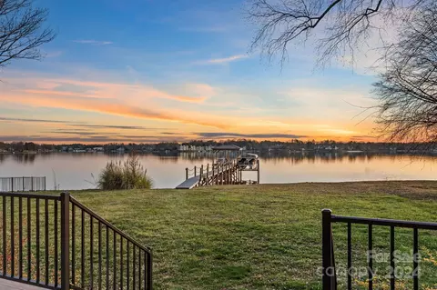 21200 Senlac Ln, Cornelius, NC 28031