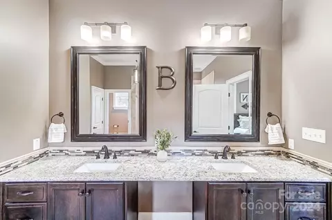 Bath - 620 Arrow Point Ln, Davidson, NC 28036 photo 6 of 7