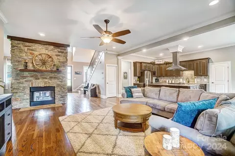 Living - 620 Arrow Point Ln, Davidson, NC 28036 photo 7 of 10