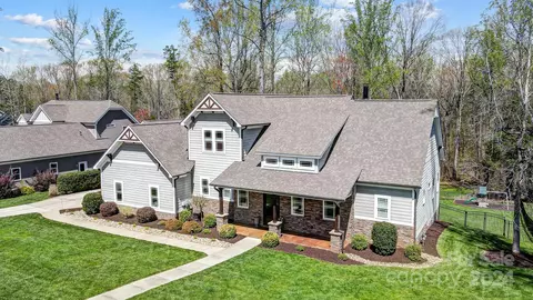 Exterior - 620 Arrow Point Ln, Davidson, NC 28036 photo 2 of 10