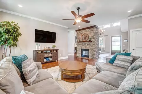 Living - 620 Arrow Point Ln, Davidson, NC 28036 photo 6 of 10
