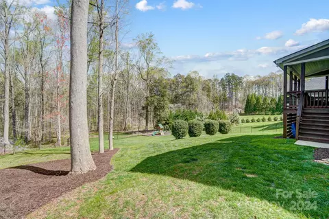 Exterior - 620 Arrow Point Ln, Davidson, NC 28036 photo 8 of 10