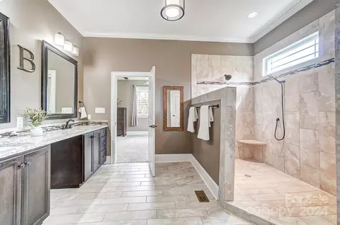 Bath - 620 Arrow Point Ln, Davidson, NC 28036 photo 2 of 7