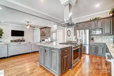 Kitchen - 620 Arrow Point Ln, Davidson, NC 28036 photo 4 of 5