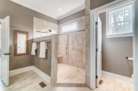 Bath - 620 Arrow Point Ln, Davidson, NC 28036 photo 4 of 7