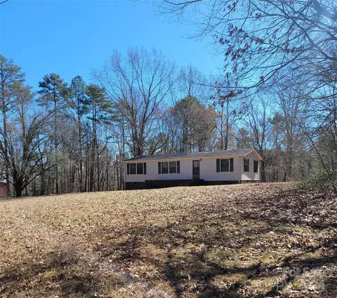 7084 Queens Dr, Stanfield, NC 28163