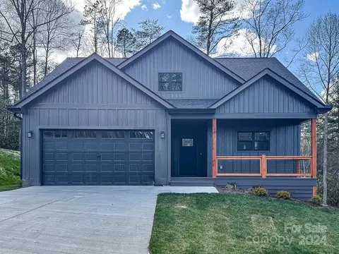 100 Byron Forest Dr, Horse Shoe, NC 28742