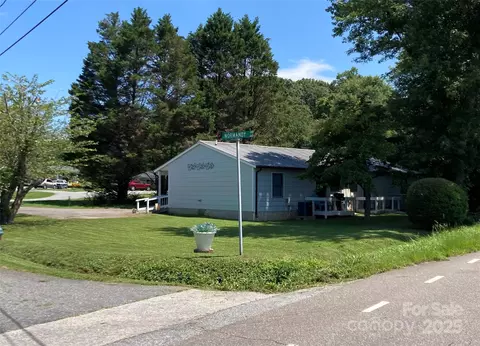 100 Normandy Dr, Morganton, NC 28655
