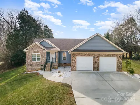 120 Falling Creek Dr, Statesville, NC 28625