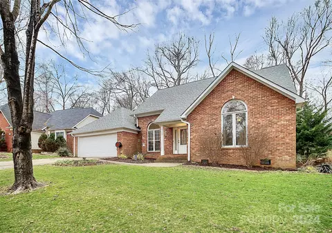 9122 Brocklehurst Ln, Charlotte, NC 28215