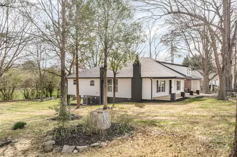 208 Maple S St S, Dallas, NC 28034