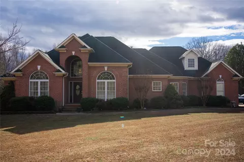 131 Twin Oaks Dr, Bessemer City, NC 28016