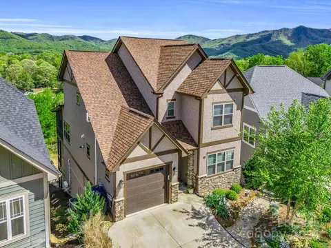 110 Chepstow Pl, Black Mountain, NC 28711