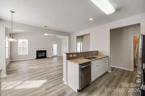 Kitchen - 1658 Onyx Rdg, Fort Mill, SC 29708 photo 6 of 6