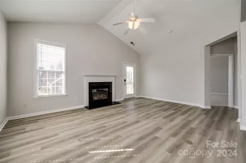 Living - 1658 Onyx Rdg, Fort Mill, SC 29708 photo 2 of 4