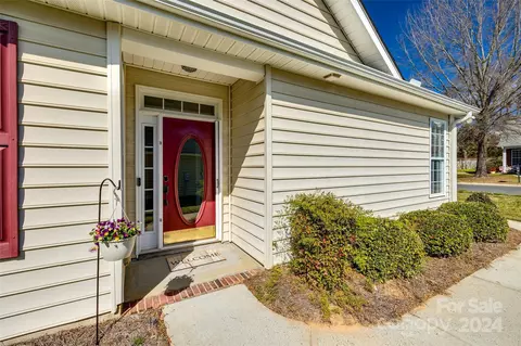 Exterior - 1658 Onyx Rdg, Fort Mill, SC 29708 photo 2 of 10