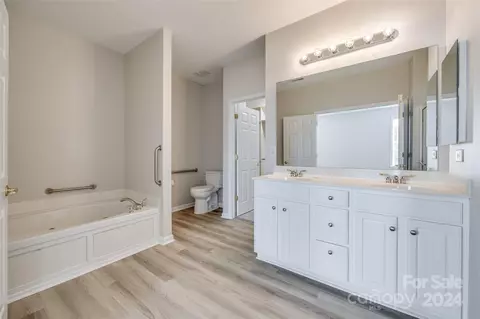 Bath - 1658 Onyx Rdg, Fort Mill, SC 29708 photo 3 of 4