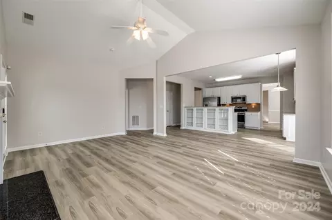 Living - 1658 Onyx Rdg, Fort Mill, SC 29708 photo 3 of 4