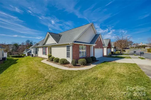Exterior - 1658 Onyx Rdg, Fort Mill, SC 29708 photo 4 of 10