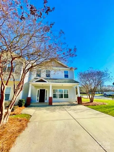 100 St Vincent Pl, Mount Holly, NC 28120