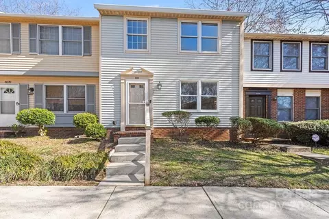 8268 Knights Bridge Rd, Charlotte, NC 28210