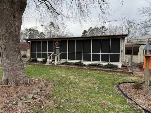 164162 Hollywood Cir, Mount Gilead, NC 27306