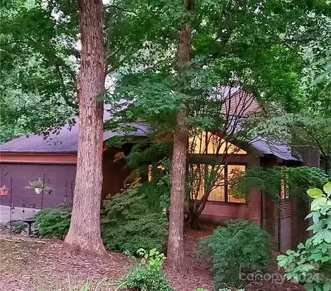 142 Harbourtown Dr, Kings Mountain, NC 28086