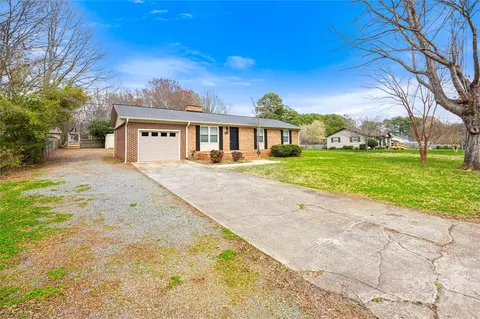 Exterior - 11180 Sudbury Rd, Davidson, NC 28036 photo 2 of 10