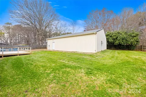 Exterior - 11180 Sudbury Rd, Davidson, NC 28036 photo 6 of 10