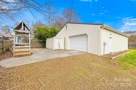 Exterior - 11180 Sudbury Rd, Davidson, NC 28036 photo 7 of 10