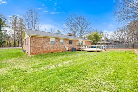 Exterior - 11180 Sudbury Rd, Davidson, NC 28036 photo 4 of 10