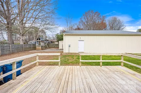 Exterior - 11180 Sudbury Rd, Davidson, NC 28036 photo 5 of 10