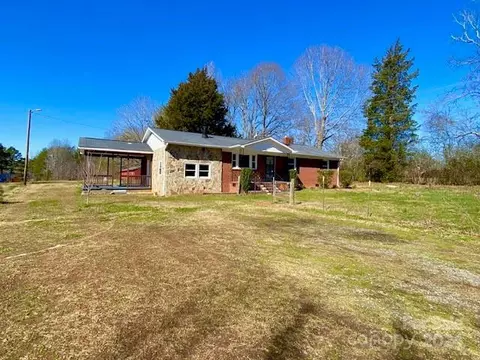 281 Grandview Rd, Clover, SC 29710