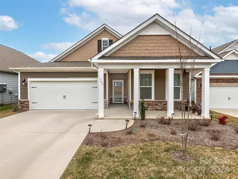 745 Summerfield Pl, Flat Rock, NC 28731