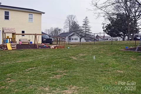 Exterior - 37 E Pine St, Maiden, NC 28650 photo 5 of 9