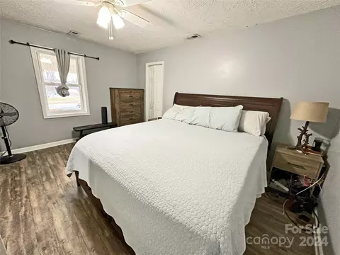 Bedroom - 37 E Pine St, Maiden, NC 28650 photo 3 of 6