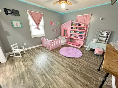 Bedroom - 37 E Pine St, Maiden, NC 28650 photo 5 of 6