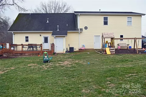 Exterior - 37 E Pine St, Maiden, NC 28650 photo 7 of 9