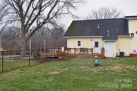Exterior - 37 E Pine St, Maiden, NC 28650 photo 8 of 9